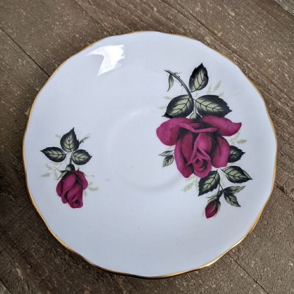 Colclough bone china teacup and saucer red rose gold trim - Picture 2 of 7